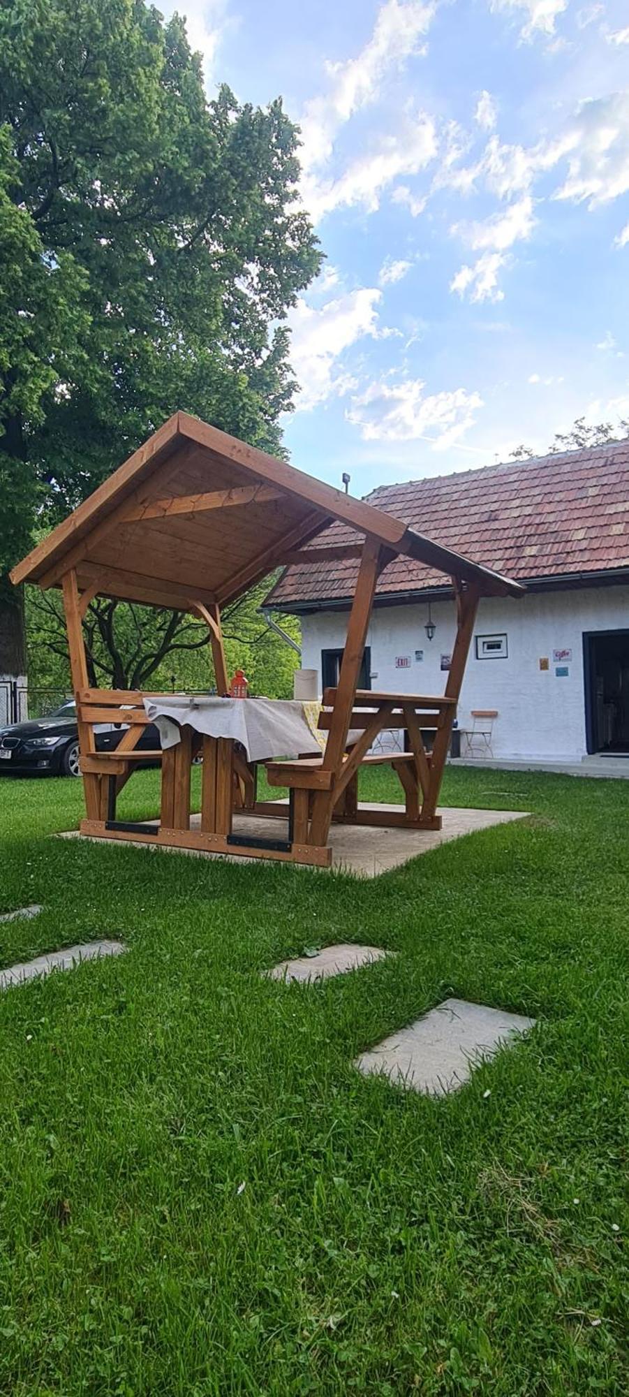 Petit Castel